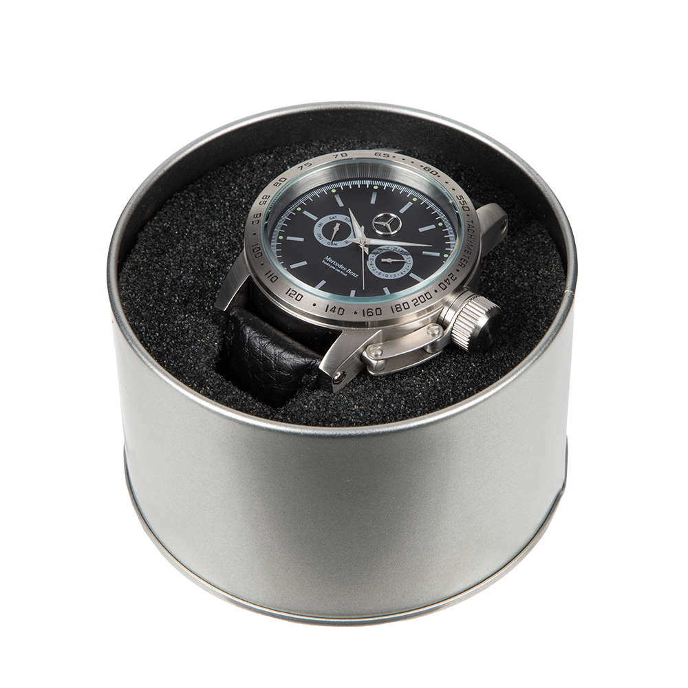 Uhr mit schwarzem Stahlgehäuse